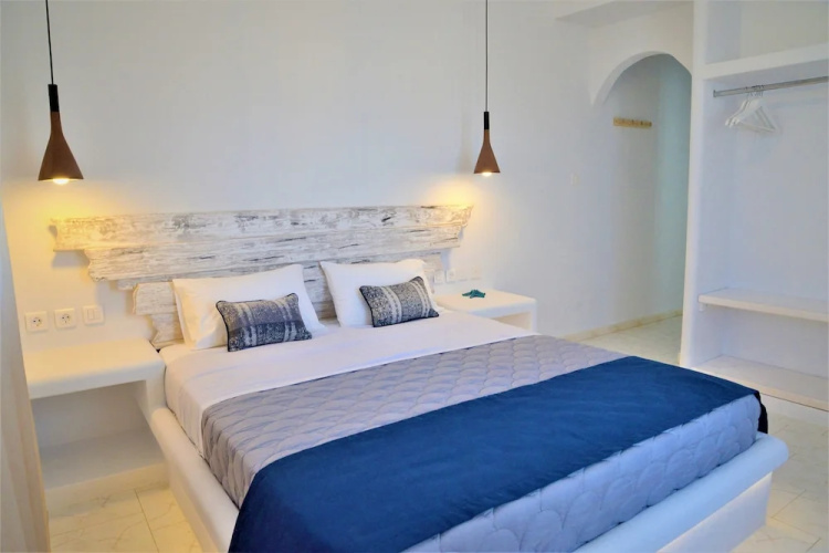 Moraitis Studios Dioni Lux Inn