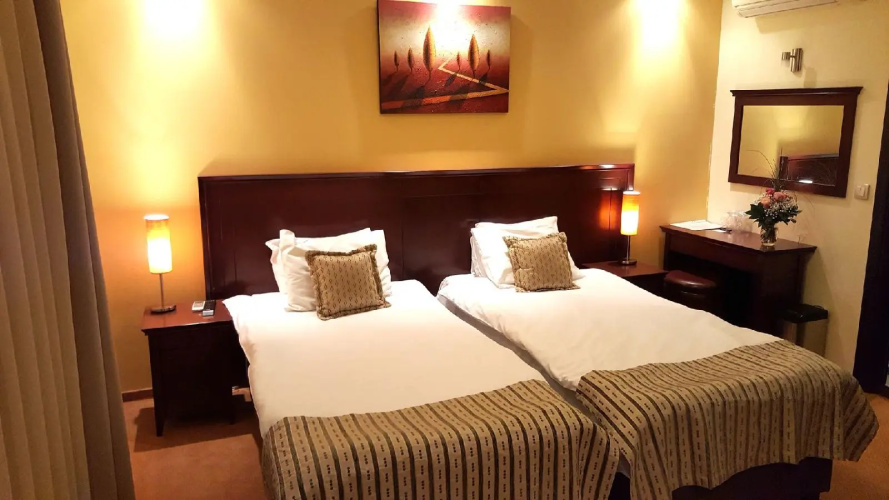 Hotel Contact