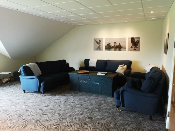 Tiraholms hotell