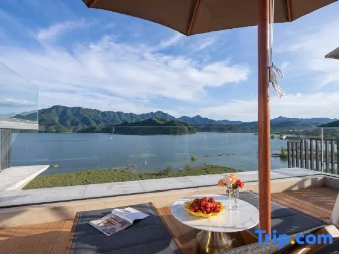 Floral Hotel · Tonglu Lanting Wangyue Riverside Vacation Homestay