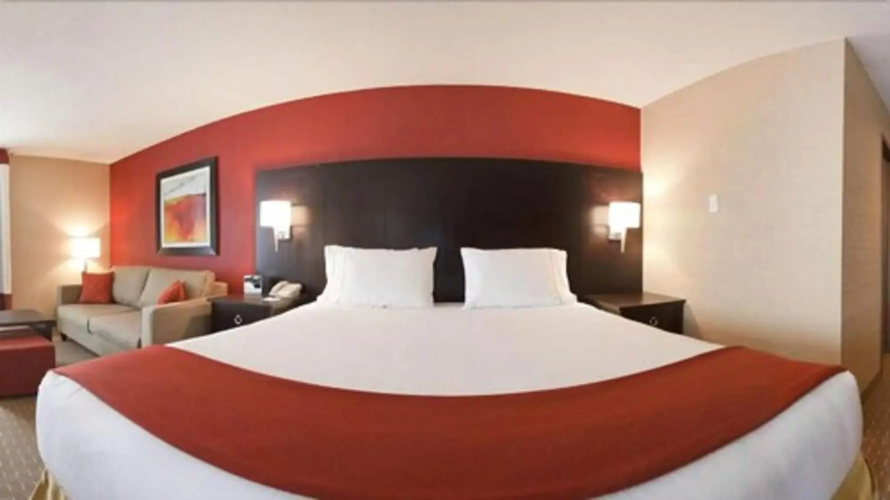 Holiday Inn Express & Suites Chatham South by IHG