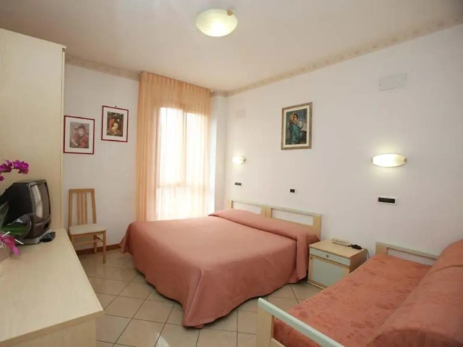 Standard Triple room