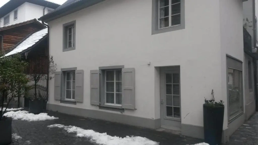 2 Bedrooms Apartment with street view