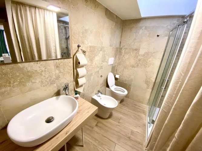2 Bedrooms Apartment