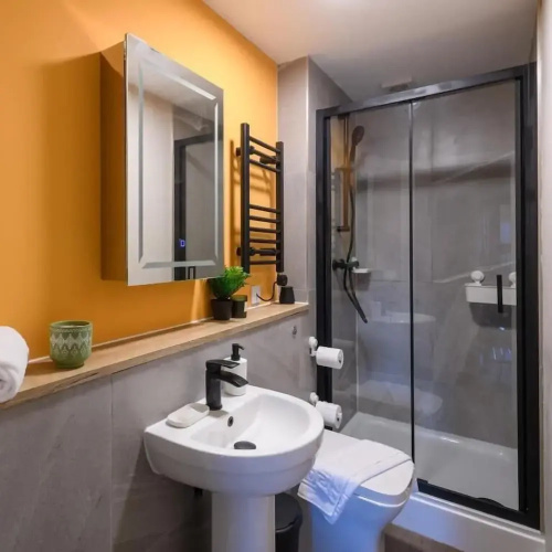 Benjamin Suite Modern 3BR Apartment