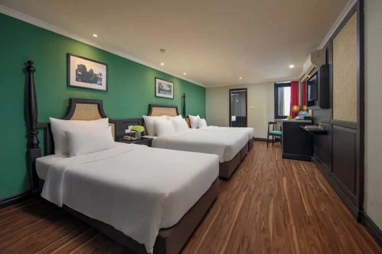 1 Bedroom Standard Quadruple Family room with city view