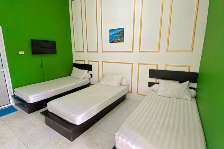 Standard Triple room