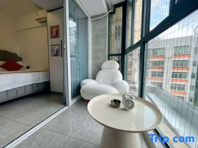 2 Bedrooms Suite with balcony