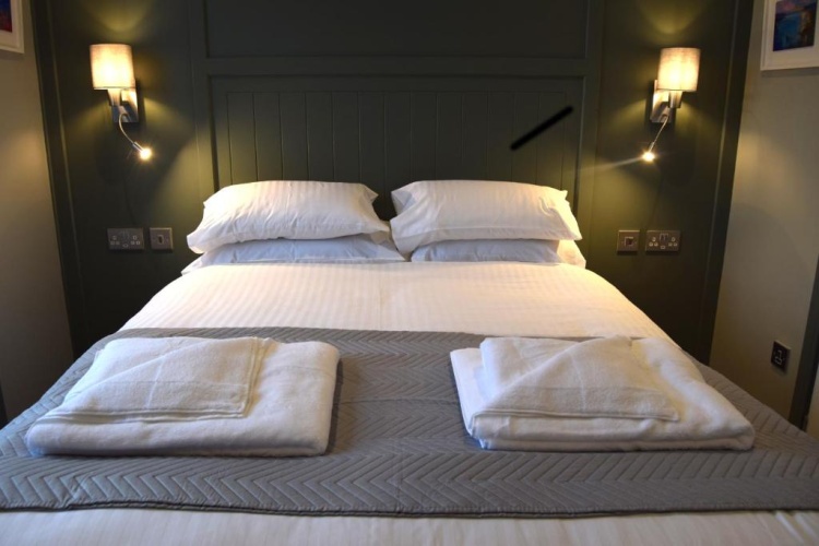 Standard Double room with street view