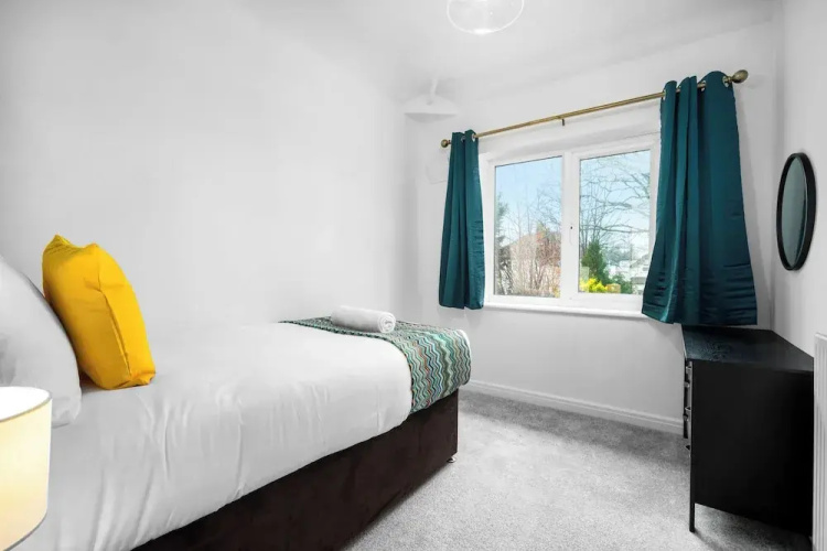Stylish Three Bedroom Retreat With Garden
