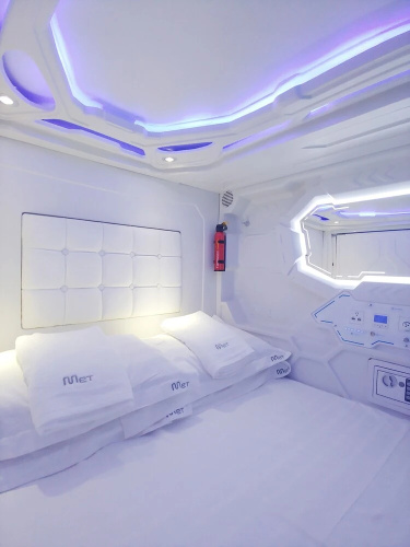 Met A Space Pod @ Asoke