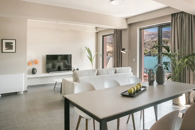 2 Bedrooms Luxury Apartment with balcony and with sea view