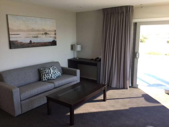 East Pier Hotel