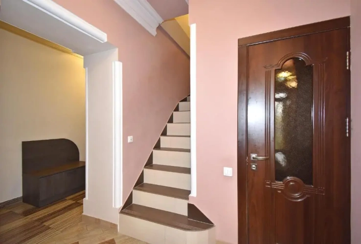 3 Bedrooms Apartment
