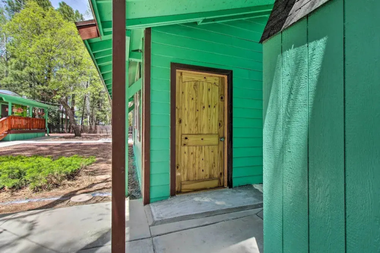 Grill, Fire Pit: Pet-friendly Lakeside Cottage!