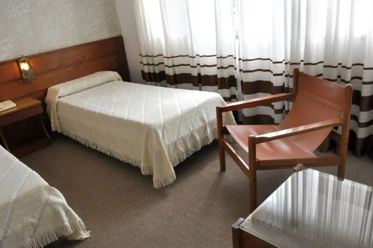 El Velero Hotel
