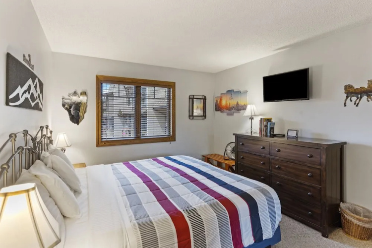 Phoenix 207 2 Bedroom Condo by RedAwning