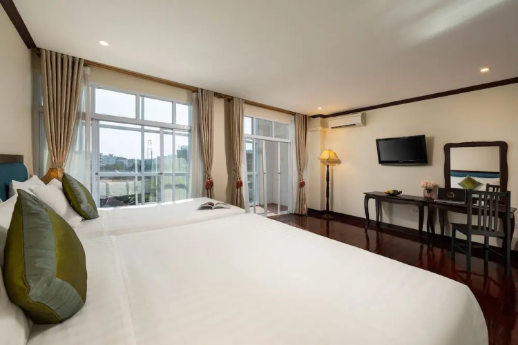 MK Royal Hotel