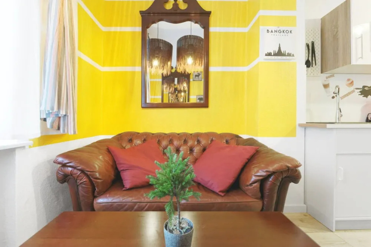 Sweet Central Tiny Apartment for 4 People