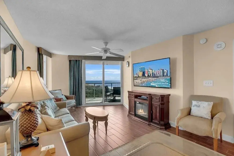 Horizon 701 3 Bedroom Condo