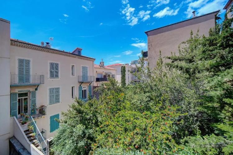 2 PIECES MODERNE AVEC TERRASSE ET PARKING A 3MN DES PLAGES !l- A1B230