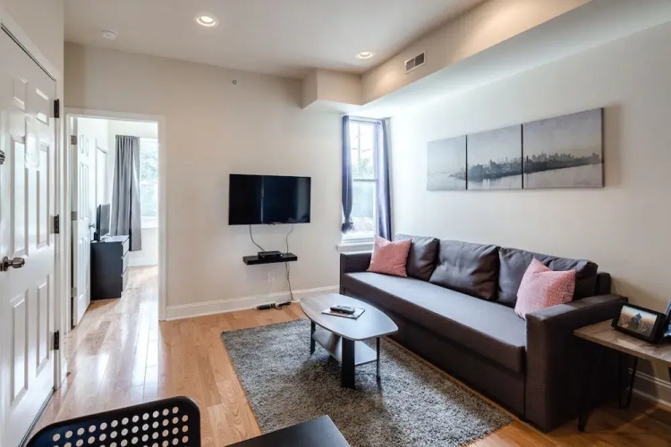 Private Rooftop With Views+modern 2BD & 1 Bath
