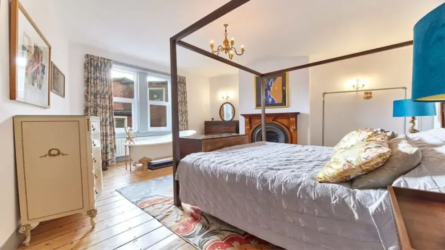 Host Stay Peacock House