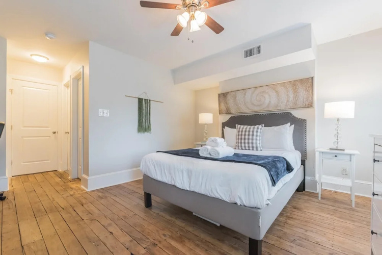 2439 Grays Ferry