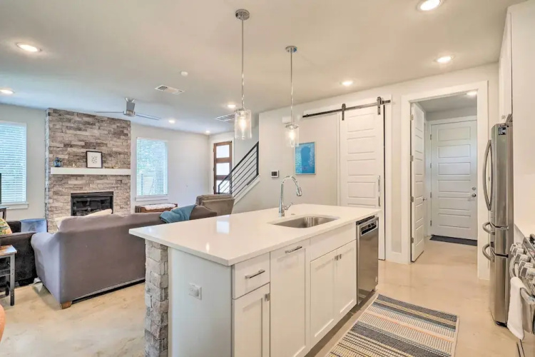 Gorgeous Georgetown Home, Walk to the Square!