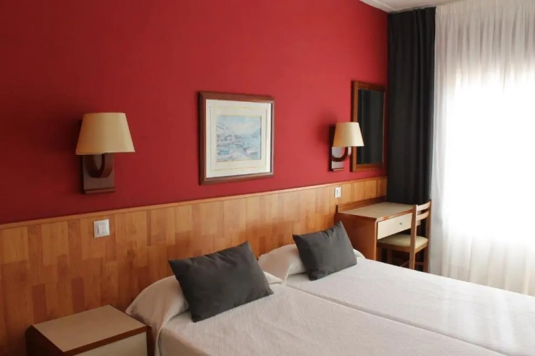 Standard Twin room with balcony
