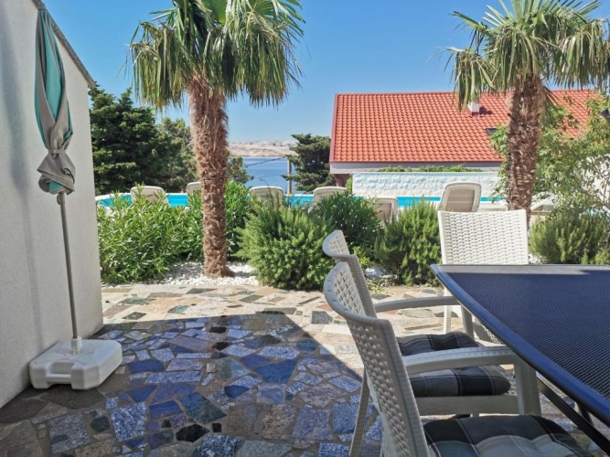 Apartment with sea view