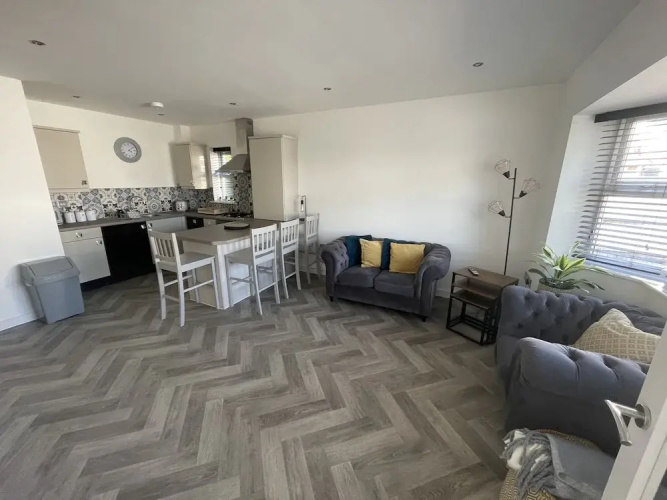 Beautiful 2 Bedroom House, Seasisde Location
