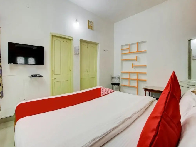 Executives Palace by OYO Rooms