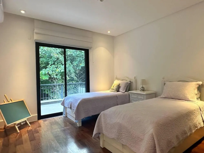Mans o 6 Suites Riviera