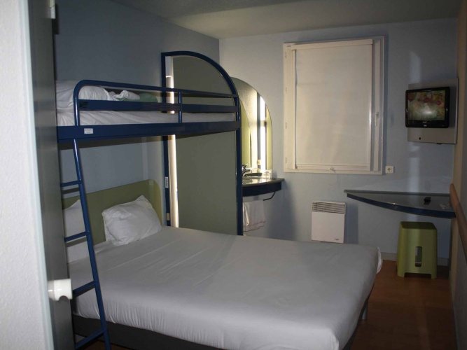Standard Triple room