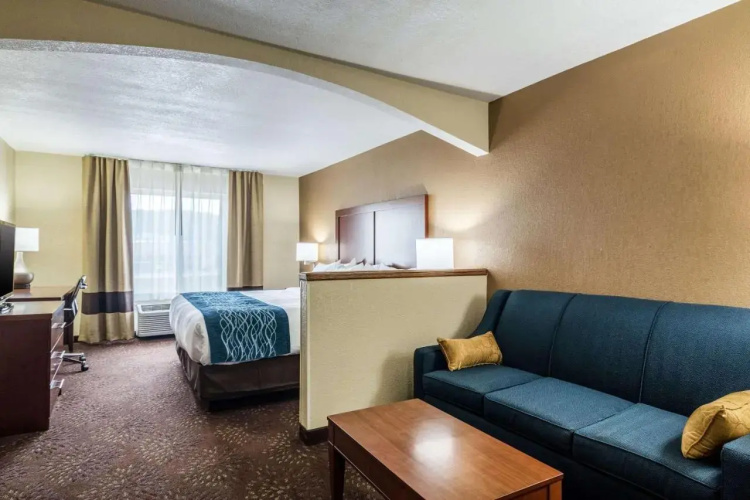 Holiday Inn Exp Stes Hannibal