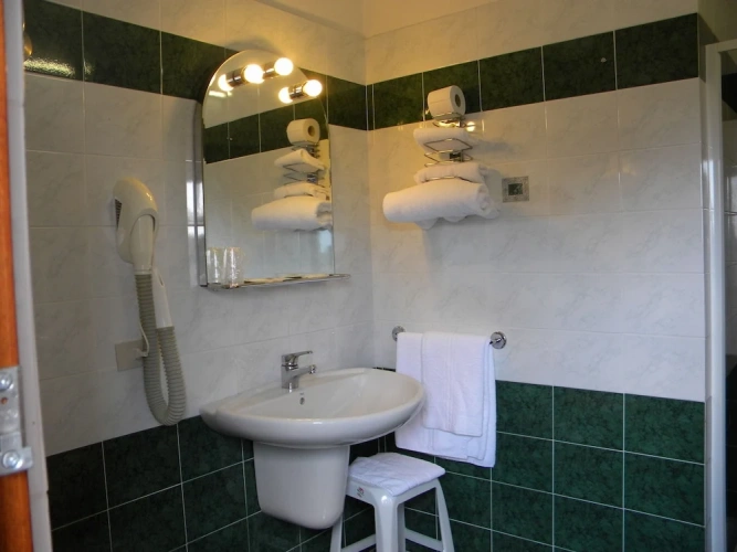 Standard Triple room