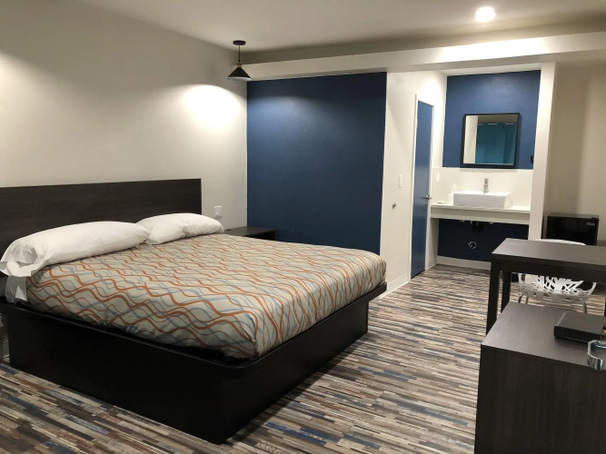Tradewinds Motel photo 13
