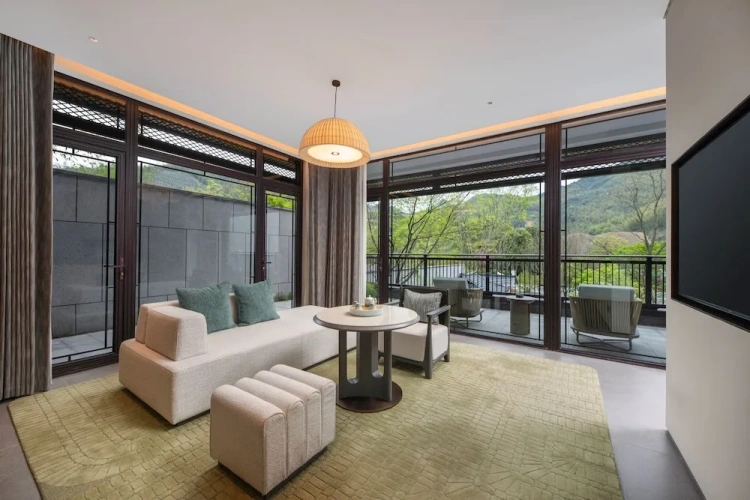 3 Bedrooms Sextuple Duplex Suite