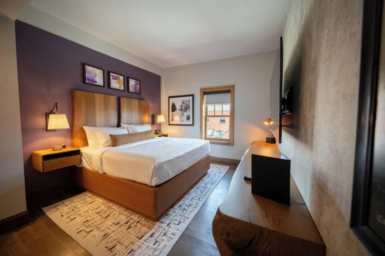 Premier room