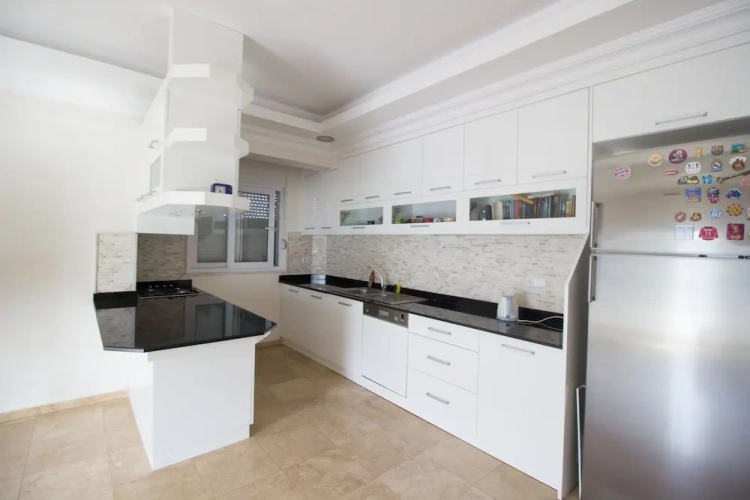 3 Bedrooms Apartment
