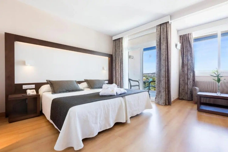 Suite with balcony and with view