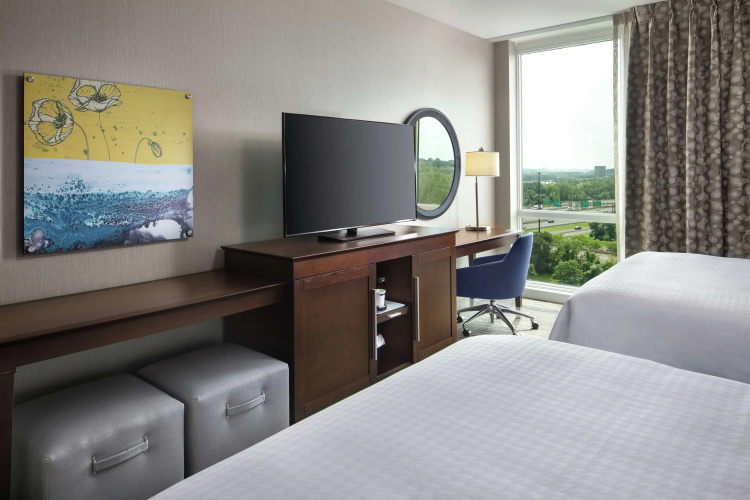 Hampton Inn & Suites Teaneck Glenpointe