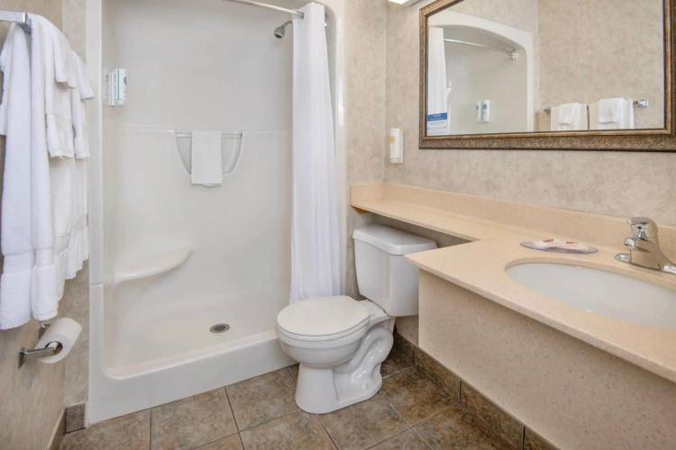 Comfort Inn & Suites Thousand Islands Harbour District photo 11