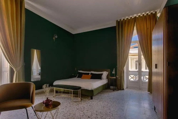 Junior Suite with balcony and with city view