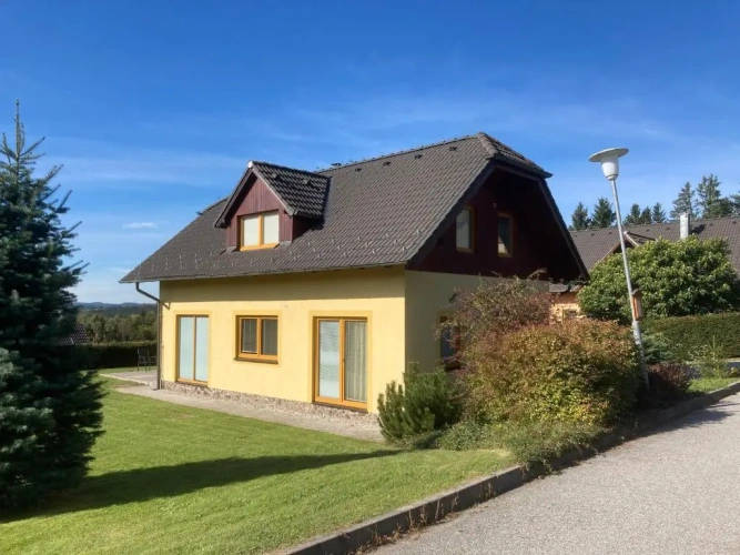 4 Bedrooms Cottage