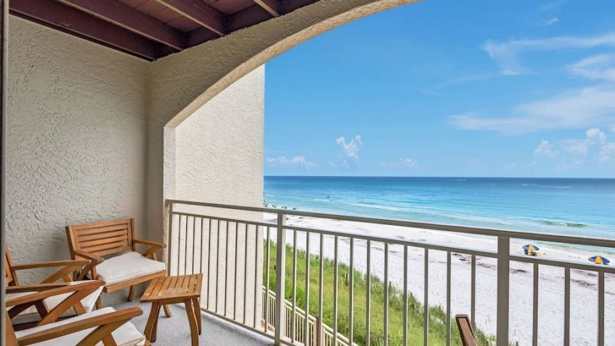 Villa with balcony and with ocean view