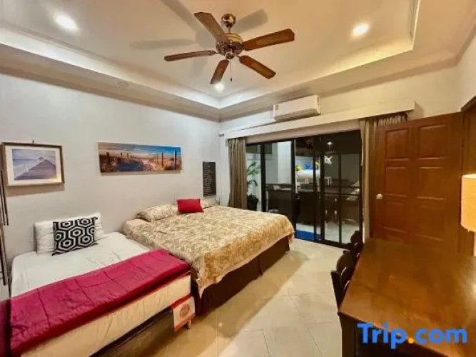 2 Bedrooms Villa