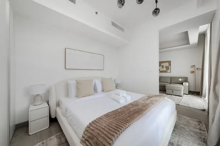Bright 1BR with balcony in Luma 22