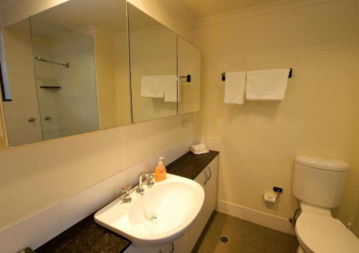 3 Bedrooms Apartment